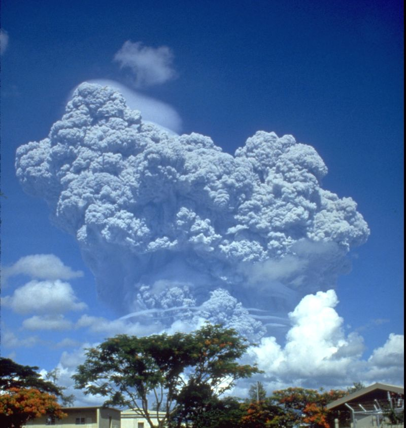 La erupción del volcán Pinatubo el 12 de junio de 1991.